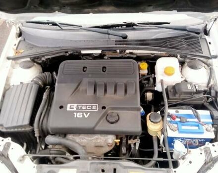 Белый Шевроле Лачетти, объемом двигателя 1.6 л и пробегом 250 тыс. км за 4900 $, фото 6 на Automoto.ua