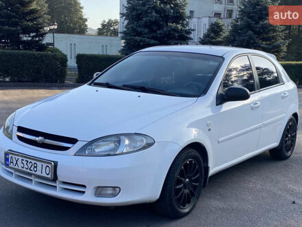Белый Шевроле Лачетти, объемом двигателя 1.6 л и пробегом 250 тыс. км за 4200 $, фото 1 на Automoto.ua
