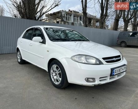 Белый Шевроле Лачетти, объемом двигателя 1.6 л и пробегом 200 тыс. км за 3250 $, фото 1 на Automoto.ua