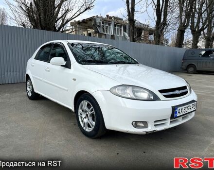 Белый Шевроле Лачетти, объемом двигателя 1.6 л и пробегом 200 тыс. км за 3250 $, фото 1 на Automoto.ua