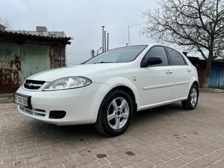 Белый Шевроле Лачетти, объемом двигателя 1.6 л и пробегом 255 тыс. км за 3699 $, фото 1 на Automoto.ua