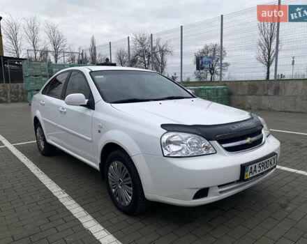 Белый Шевроле Лачетти, объемом двигателя 1.6 л и пробегом 300 тыс. км за 4000 $, фото 1 на Automoto.ua