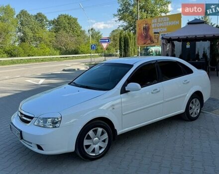 Белый Шевроле Лачетти, объемом двигателя 1.6 л и пробегом 250 тыс. км за 4450 $, фото 1 на Automoto.ua
