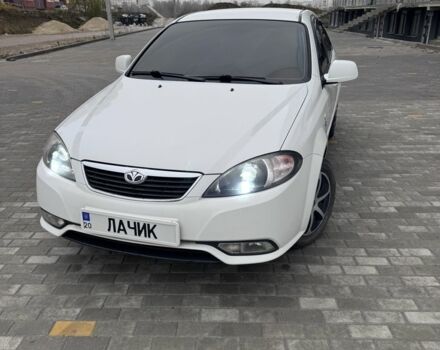 Белый Шевроле Лачетти, объемом двигателя 1.5 л и пробегом 280 тыс. км за 4200 $, фото 1 на Automoto.ua