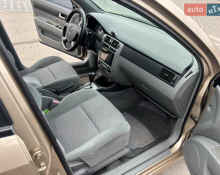 Бежевый Шевроле Лачетти, объемом двигателя 1.8 л и пробегом 170 тыс. км за 3999 $, фото 6 на Automoto.ua