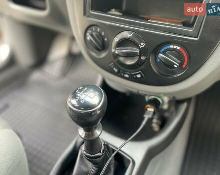 Бежевий Шевроле Лачетті, об'ємом двигуна 1.6 л та пробігом 140 тис. км за 5200 $, фото 63 на Automoto.ua