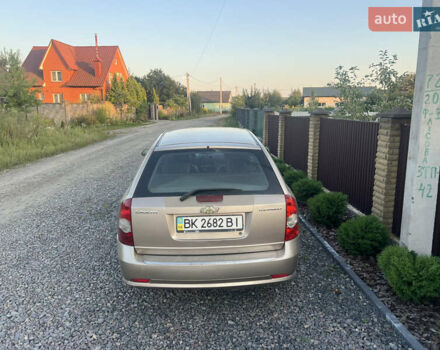 Бежевий Шевроле Лачетті, об'ємом двигуна 1.8 л та пробігом 291 тис. км за 3500 $, фото 4 на Automoto.ua