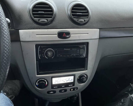 Черный Шевроле Лачетти, объемом двигателя 1.8 л и пробегом 164 тыс. км за 4600 $, фото 6 на Automoto.ua