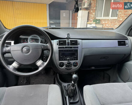 Черный Шевроле Лачетти, объемом двигателя 1.8 л и пробегом 220 тыс. км за 2999 $, фото 12 на Automoto.ua