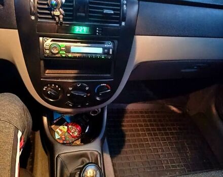 Черный Шевроле Лачетти, объемом двигателя 1.8 л и пробегом 243 тыс. км за 3500 $, фото 4 на Automoto.ua