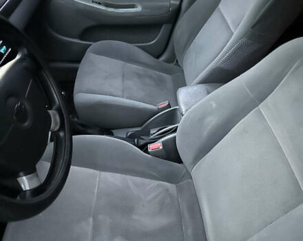 Черный Шевроле Лачетти, объемом двигателя 1.8 л и пробегом 180 тыс. км за 3900 $, фото 11 на Automoto.ua