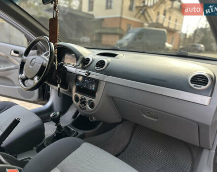 Черный Шевроле Лачетти, объемом двигателя 1.6 л и пробегом 230 тыс. км за 4950 $, фото 80 на Automoto.ua