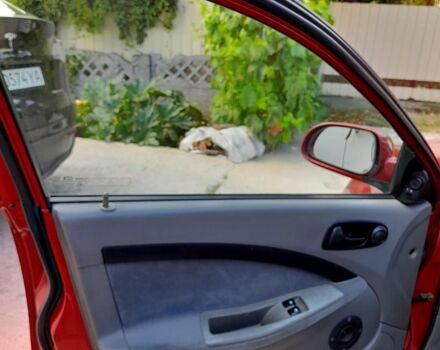 Красный Шевроле Лачетти, объемом двигателя 1.6 л и пробегом 236 тыс. км за 2900 $, фото 5 на Automoto.ua