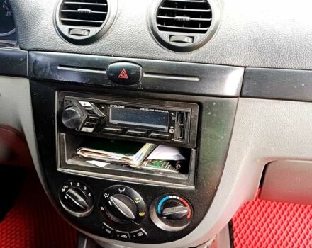 Красный Шевроле Лачетти, объемом двигателя 1.6 л и пробегом 264 тыс. км за 3500 $, фото 4 на Automoto.ua
