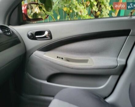 Красный Шевроле Лачетти, объемом двигателя 1.8 л и пробегом 110 тыс. км за 4600 $, фото 6 на Automoto.ua