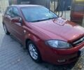 Красный Шевроле Лачетти, объемом двигателя 1.8 л и пробегом 250 тыс. км за 4000 $, фото 1 на Automoto.ua