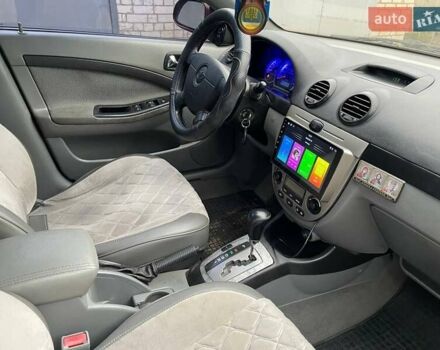 Красный Шевроле Лачетти, объемом двигателя 1.8 л и пробегом 121 тыс. км за 3750 $, фото 28 на Automoto.ua