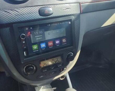 Красный Шевроле Лачетти, объемом двигателя 1.8 л и пробегом 202 тыс. км за 4400 $, фото 6 на Automoto.ua