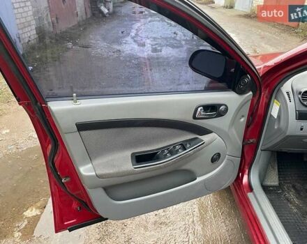 Красный Шевроле Лачетти, объемом двигателя 1.8 л и пробегом 121 тыс. км за 3750 $, фото 3 на Automoto.ua