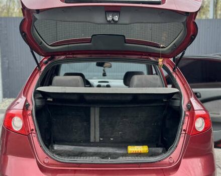 Красный Шевроле Лачетти, объемом двигателя 1.6 л и пробегом 251 тыс. км за 4000 $, фото 21 на Automoto.ua