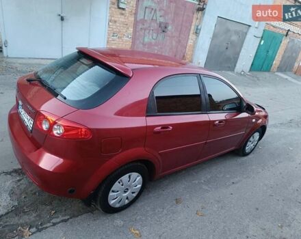 Красный Шевроле Лачетти, объемом двигателя 1.6 л и пробегом 261 тыс. км за 3650 $, фото 7 на Automoto.ua