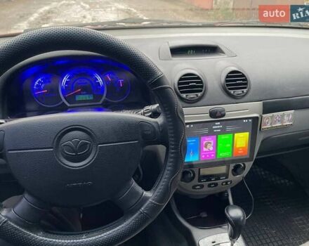 Красный Шевроле Лачетти, объемом двигателя 1.8 л и пробегом 121 тыс. км за 3750 $, фото 9 на Automoto.ua