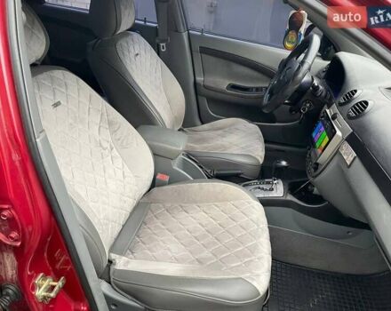 Красный Шевроле Лачетти, объемом двигателя 1.8 л и пробегом 121 тыс. км за 3750 $, фото 30 на Automoto.ua