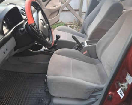 Красный Шевроле Лачетти, объемом двигателя 1.6 л и пробегом 141 тыс. км за 3399 $, фото 4 на Automoto.ua