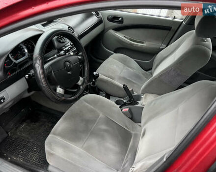 Красный Шевроле Лачетти, объемом двигателя 1.6 л и пробегом 200 тыс. км за 3350 $, фото 6 на Automoto.ua