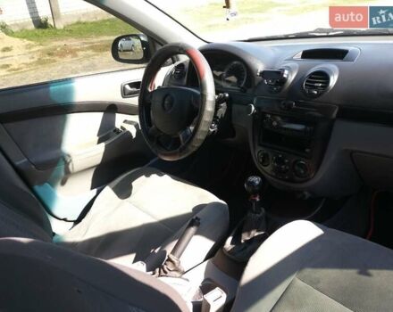 Красный Шевроле Лачетти, объемом двигателя 1.6 л и пробегом 303 тыс. км за 3300 $, фото 2 на Automoto.ua