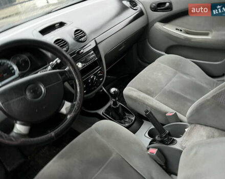 Красный Шевроле Лачетти, объемом двигателя 1.6 л и пробегом 200 тыс. км за 3350 $, фото 7 на Automoto.ua