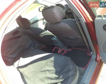 Красный Шевроле Лачетти, объемом двигателя 1.6 л и пробегом 303 тыс. км за 3300 $, фото 4 на Automoto.ua