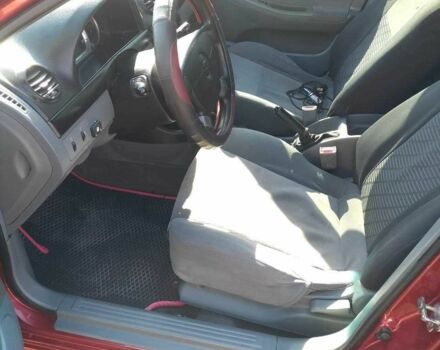 Красный Шевроле Лачетти, объемом двигателя 1.6 л и пробегом 303 тыс. км за 3300 $, фото 2 на Automoto.ua