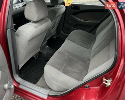 Красный Шевроле Лачетти, объемом двигателя 1.6 л и пробегом 200 тыс. км за 3350 $, фото 4 на Automoto.ua