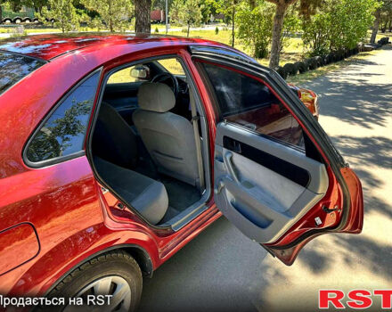 Красный Шевроле Лачетти, объемом двигателя 1.8 л и пробегом 185 тыс. км за 3900 $, фото 5 на Automoto.ua
