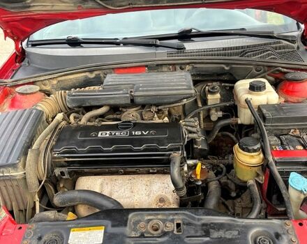 Красный Шевроле Лачетти, объемом двигателя 1.8 л и пробегом 186 тыс. км за 2700 $, фото 3 на Automoto.ua