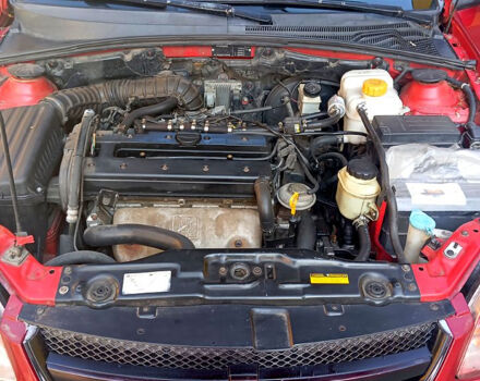 Красный Шевроле Лачетти, объемом двигателя 1.8 л и пробегом 180 тыс. км за 4550 $, фото 7 на Automoto.ua