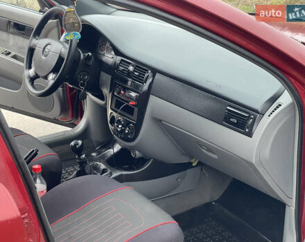 Красный Шевроле Лачетти, объемом двигателя 1.6 л и пробегом 223 тыс. км за 3700 $, фото 26 на Automoto.ua