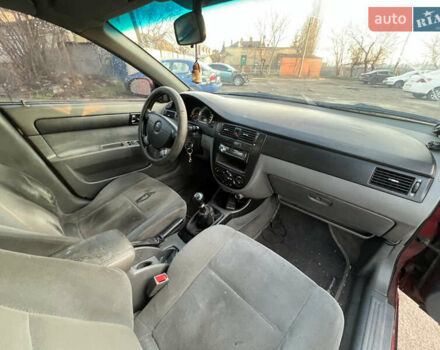 Красный Шевроле Лачетти, объемом двигателя 1.8 л и пробегом 305 тыс. км за 1850 $, фото 9 на Automoto.ua