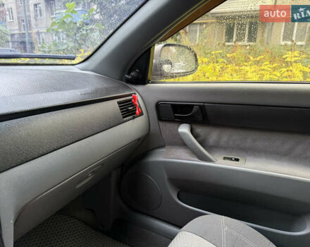 Красный Шевроле Лачетти, объемом двигателя 1.6 л и пробегом 213 тыс. км за 4500 $, фото 7 на Automoto.ua