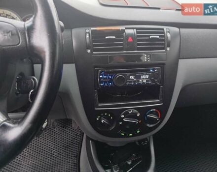 Красный Шевроле Лачетти, объемом двигателя 1.8 л и пробегом 290 тыс. км за 4100 $, фото 20 на Automoto.ua