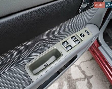 Красный Шевроле Лачетти, объемом двигателя 1.8 л и пробегом 125 тыс. км за 5600 $, фото 7 на Automoto.ua