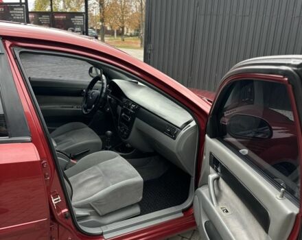 Красный Шевроле Лачетти, объемом двигателя 1.8 л и пробегом 195 тыс. км за 3700 $, фото 4 на Automoto.ua