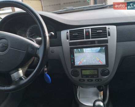 Красный Шевроле Лачетти, объемом двигателя 1.8 л и пробегом 205 тыс. км за 5600 $, фото 6 на Automoto.ua