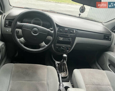 Красный Шевроле Лачетти, объемом двигателя 1.6 л и пробегом 208 тыс. км за 2650 $, фото 4 на Automoto.ua