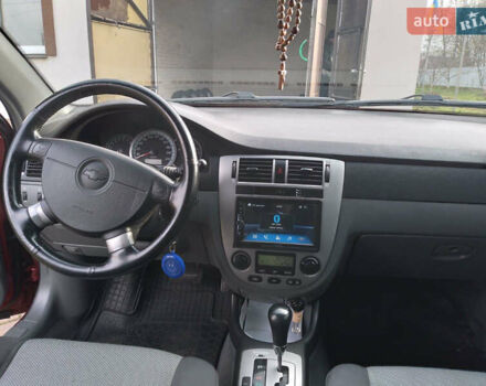 Красный Шевроле Лачетти, объемом двигателя 1.8 л и пробегом 205 тыс. км за 5600 $, фото 7 на Automoto.ua