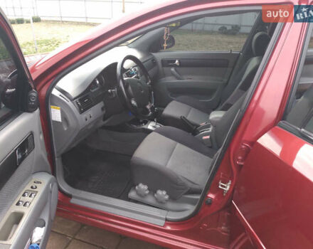 Красный Шевроле Лачетти, объемом двигателя 1.8 л и пробегом 205 тыс. км за 5600 $, фото 4 на Automoto.ua