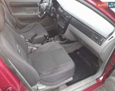Красный Шевроле Лачетти, объемом двигателя 1.8 л и пробегом 338 тыс. км за 4300 $, фото 7 на Automoto.ua