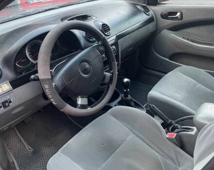 Красный Шевроле Лачетти, объемом двигателя 2.5 л и пробегом 270 тыс. км за 2450 $, фото 2 на Automoto.ua