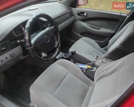 Красный Шевроле Лачетти, объемом двигателя 1.8 л и пробегом 380 тыс. км за 2999 $, фото 4 на Automoto.ua